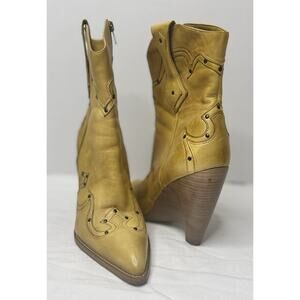 BCBG Girls Golden Yellow Western Studded Leather Boots Size 8.5 Wedge Heels